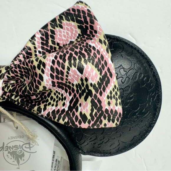 NWT. Disney Loungefly Minnie Ear Headband - Animal Print ears.  Loungefly ears - Picture 4 of 10